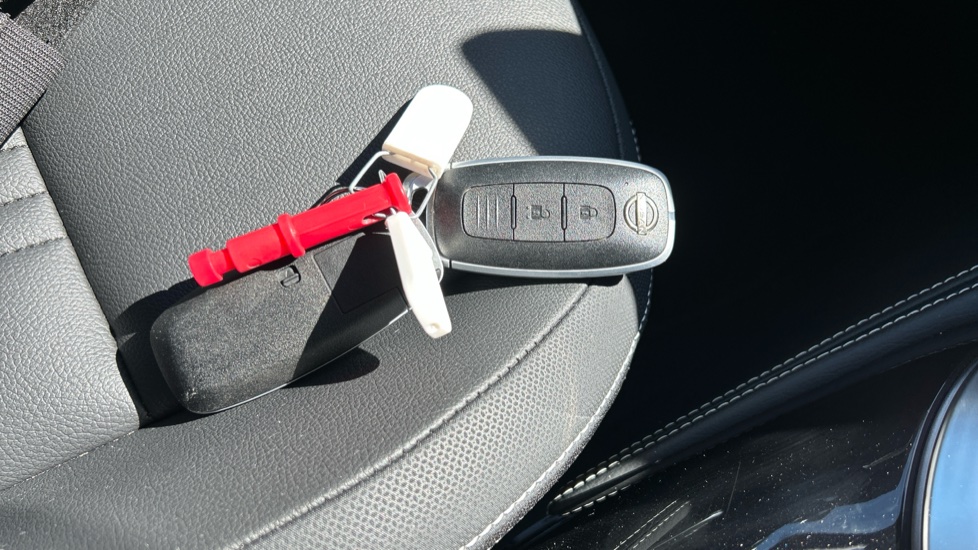 Nissan Juke 1.6 Hybrid Tekna 5dr Auto Hybrid Hatchback - Image 20