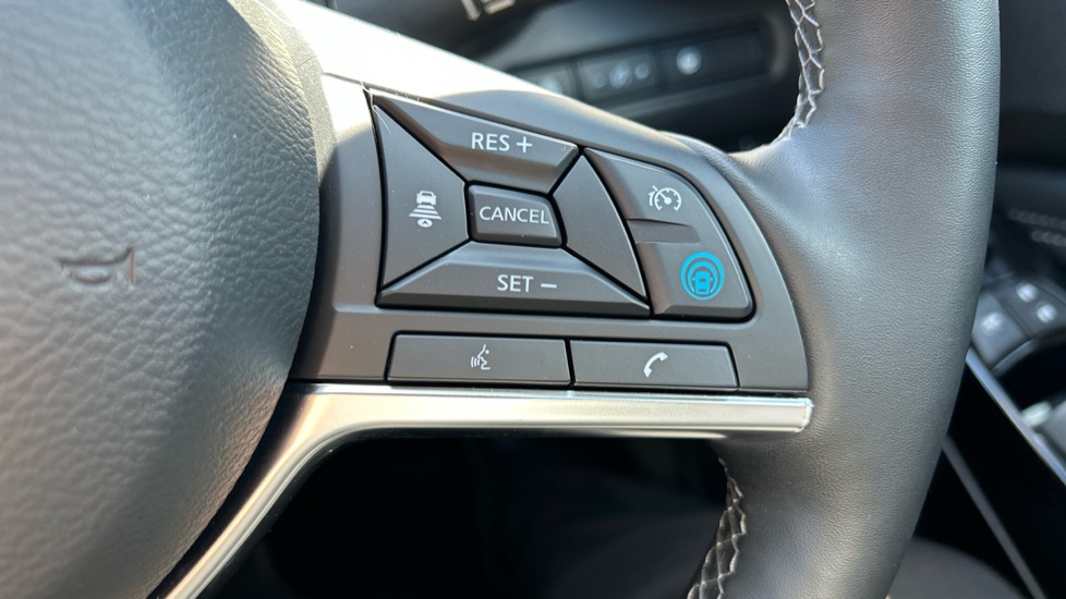 Nissan Juke 1.6 Hybrid Tekna 5dr Auto Hybrid Hatchback - Image 36