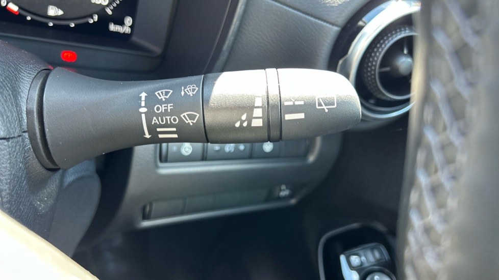 Nissan Juke 1.6 Hybrid Tekna 5dr Auto Hybrid Hatchback - Image 38