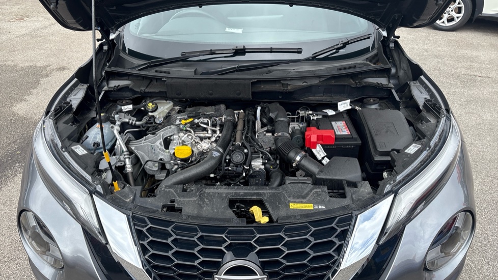 Nissan Juke 1.0 DiG-T N-Connecta 5dr Petrol Hatchback - Image 8