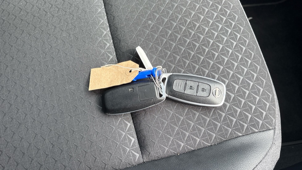 Nissan Juke 1.0 DiG-T N-Connecta 5dr Petrol Hatchback - Image 20