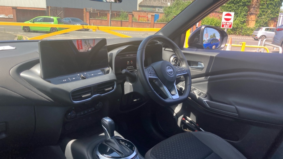 Nissan Juke 1.6 Hybrid N-Connecta 5dr Auto Hybrid Hatchback - Image 9