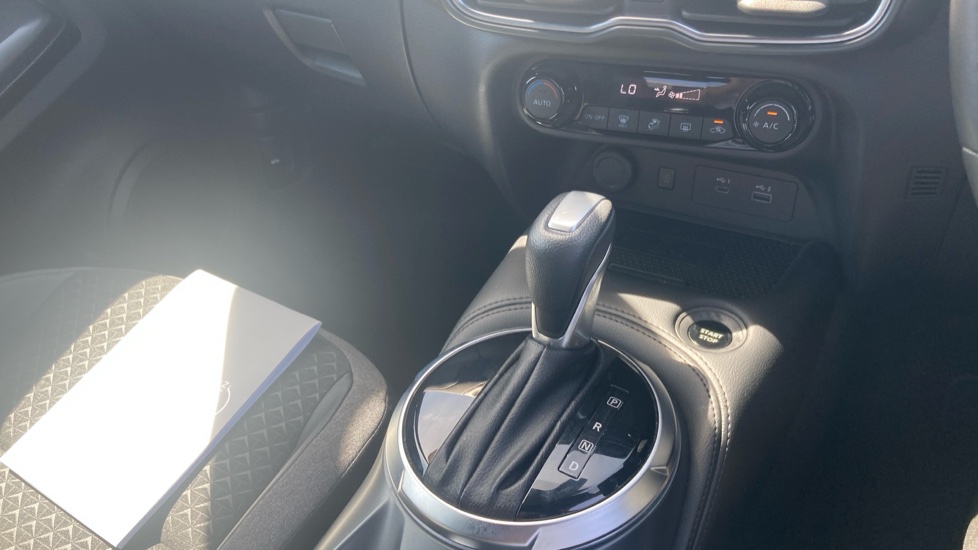 Nissan Juke 1.6 Hybrid N-Connecta 5dr Auto Hybrid Hatchback - Image 13