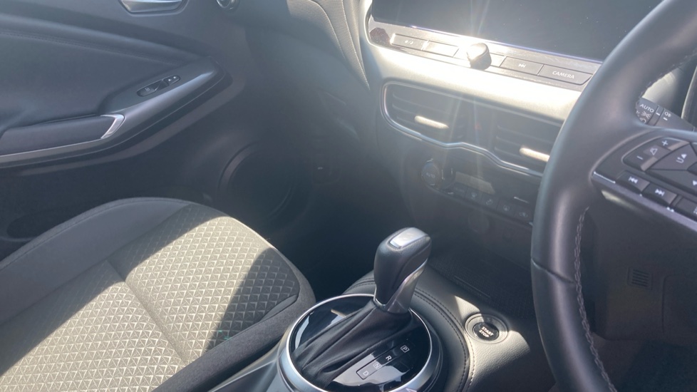 Nissan Juke 1.6 Hybrid N-Connecta 5dr Auto Hybrid Hatchback - Image 14
