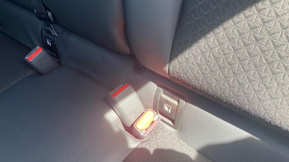 Nissan Juke 1.6 Hybrid N-Connecta 5dr Auto Hybrid Hatchback - Image 17