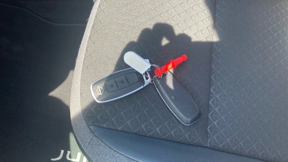 Nissan Juke 1.6 Hybrid N-Connecta 5dr Auto Hybrid Hatchback - Image 20