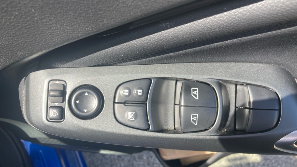 Nissan Juke 1.6 Hybrid N-Connecta 5dr Auto Hybrid Hatchback - Image 21