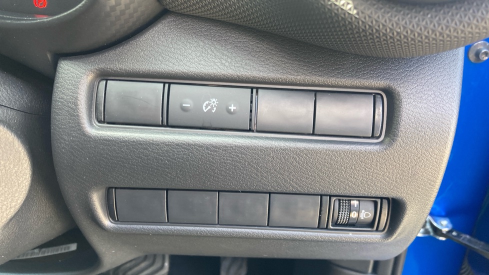 Nissan Juke 1.6 Hybrid N-Connecta 5dr Auto Hybrid Hatchback - Image 22