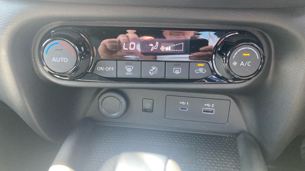 Nissan Juke 1.6 Hybrid N-Connecta 5dr Auto Hybrid Hatchback - Image 27
