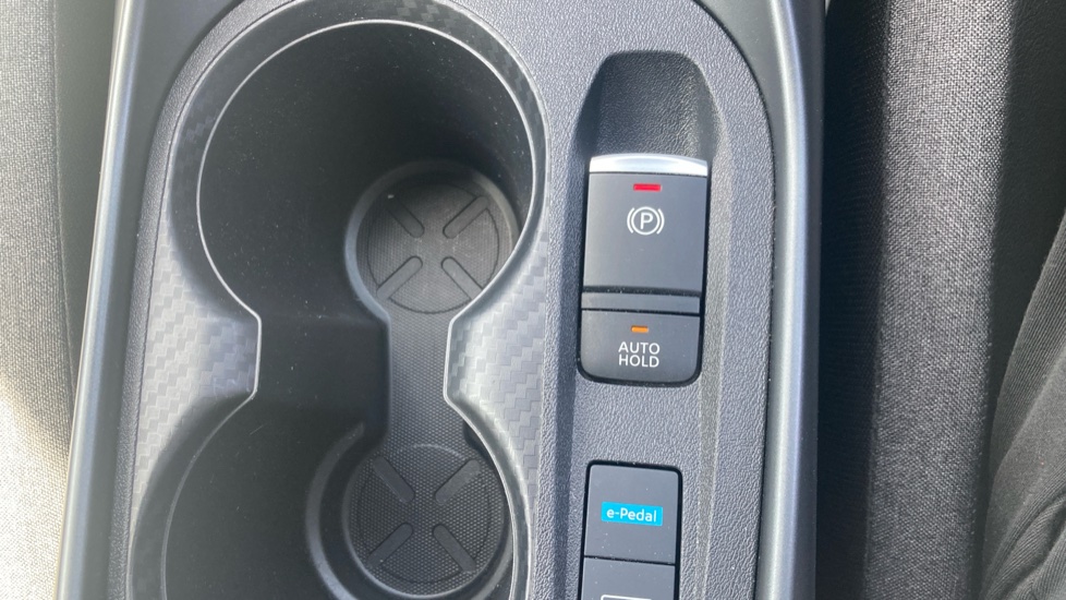 Nissan Juke 1.6 Hybrid N-Connecta 5dr Auto Hybrid Hatchback - Image 30