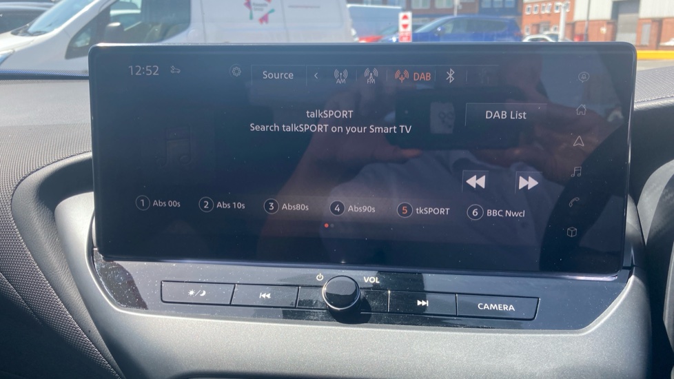 Nissan Juke 1.6 Hybrid N-Connecta 5dr Auto Hybrid Hatchback - Image 33