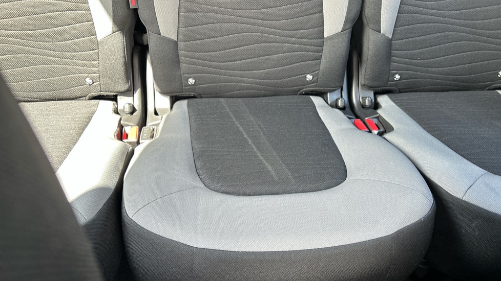 Citroen C4 Picasso 1.6 e-HDi 115 VTR+ 5dr Diesel Estate - Image 17