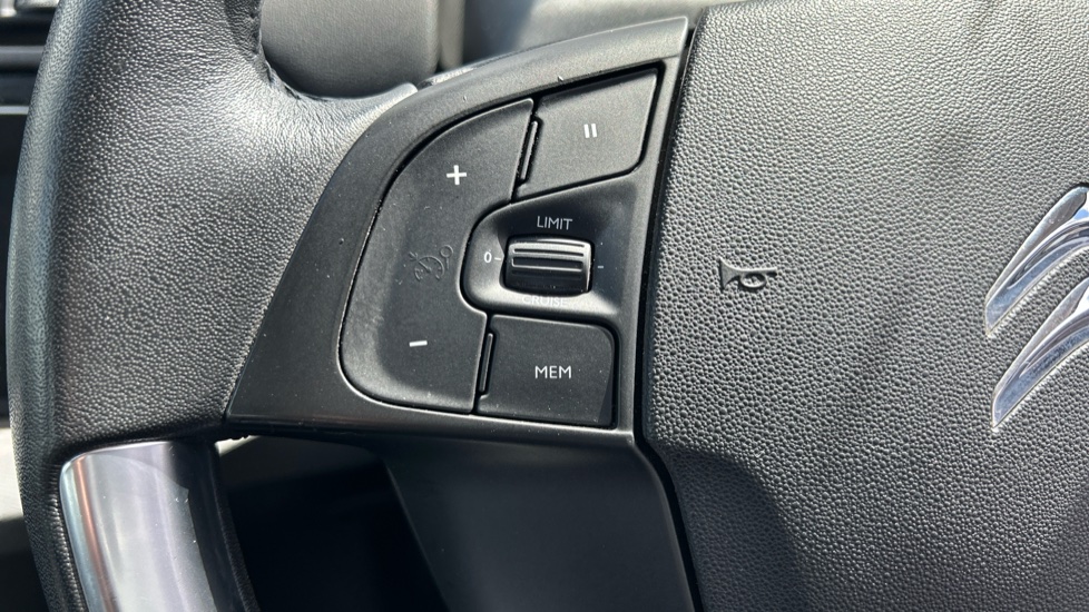 Citroen C4 Picasso 1.6 e-HDi 115 VTR+ 5dr Diesel Estate - Image 29