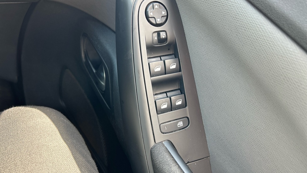 Citroen C4 Picasso 1.6 e-HDi 115 VTR+ 5dr Diesel Estate - Image 31