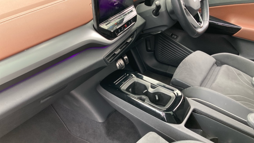 Volkswagen ID.4 150kW Max Pro Performance 77kWh 5dr Auto Electric Estate - Image 13