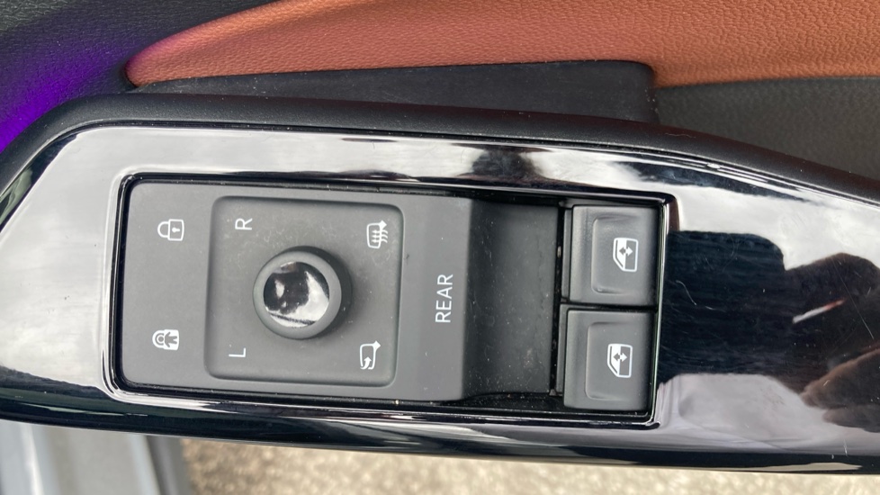 Volkswagen ID.4 150kW Max Pro Performance 77kWh 5dr Auto Electric Estate - Image 28