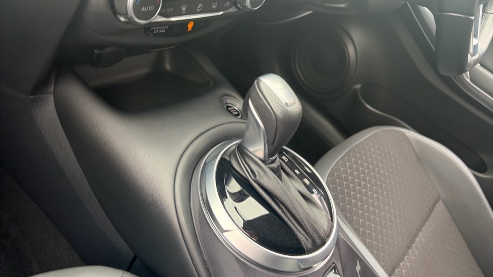 Nissan Juke 1.0 DiG-T 114 N-Connecta 5dr DCT Petrol Hatchback - Image 13