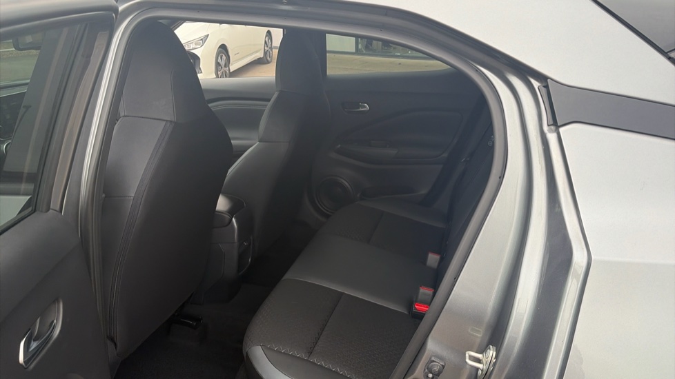 Nissan Juke 1.0 DiG-T 114 N-Connecta 5dr DCT Petrol Hatchback - Image 16