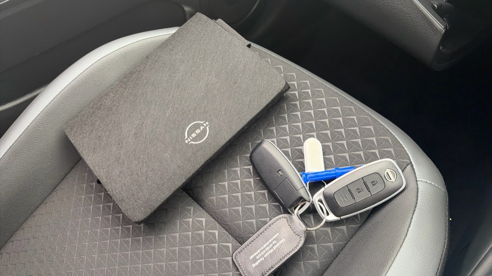 Nissan Juke 1.0 DiG-T 114 N-Connecta 5dr DCT Petrol Hatchback - Image 19