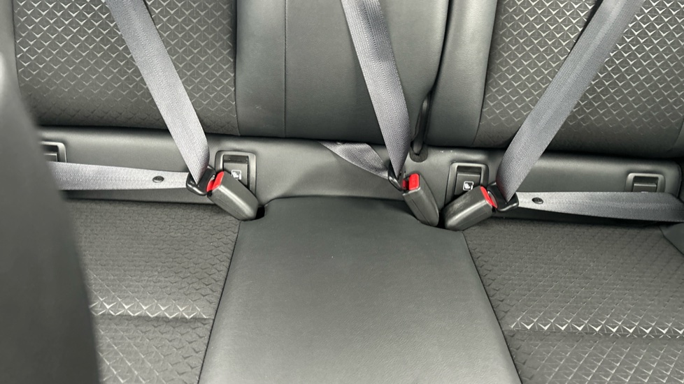 Nissan Juke 1.0 DiG-T 114 N-Connecta 5dr Petrol Hatchback - Image 17