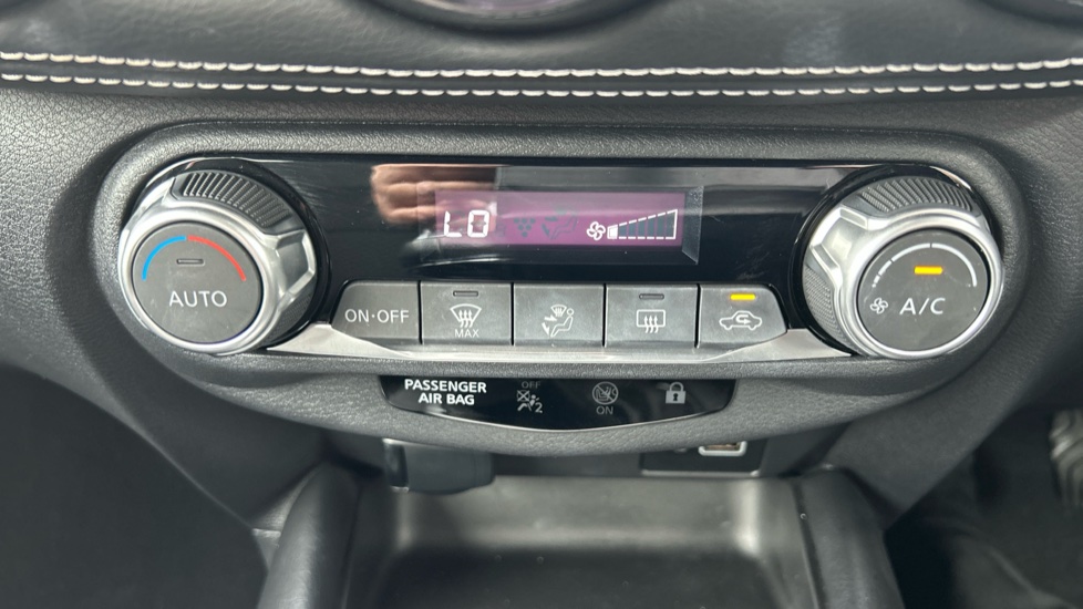 Nissan Juke 1.0 DiG-T 114 N-Connecta 5dr Petrol Hatchback - Image 28