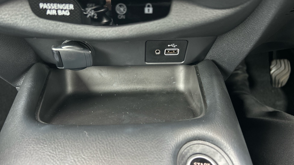 Nissan Juke 1.0 DiG-T 114 N-Connecta 5dr Petrol Hatchback - Image 29