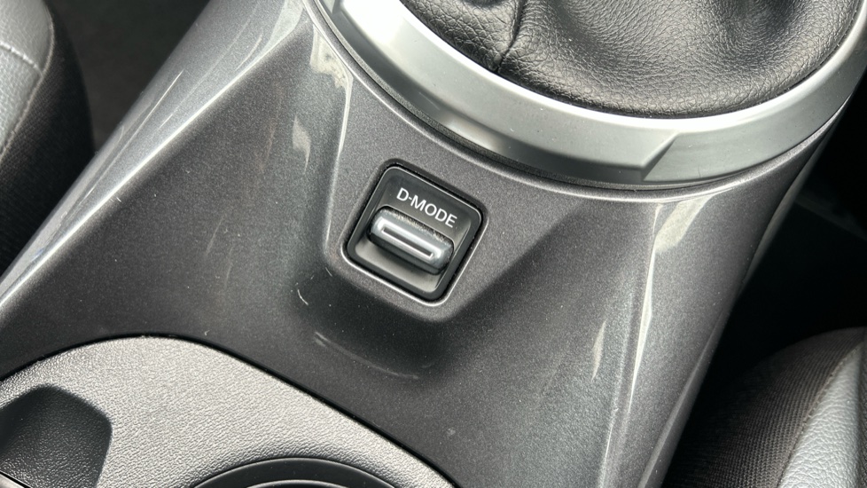 Nissan Juke 1.0 DiG-T 114 N-Connecta 5dr Petrol Hatchback - Image 30