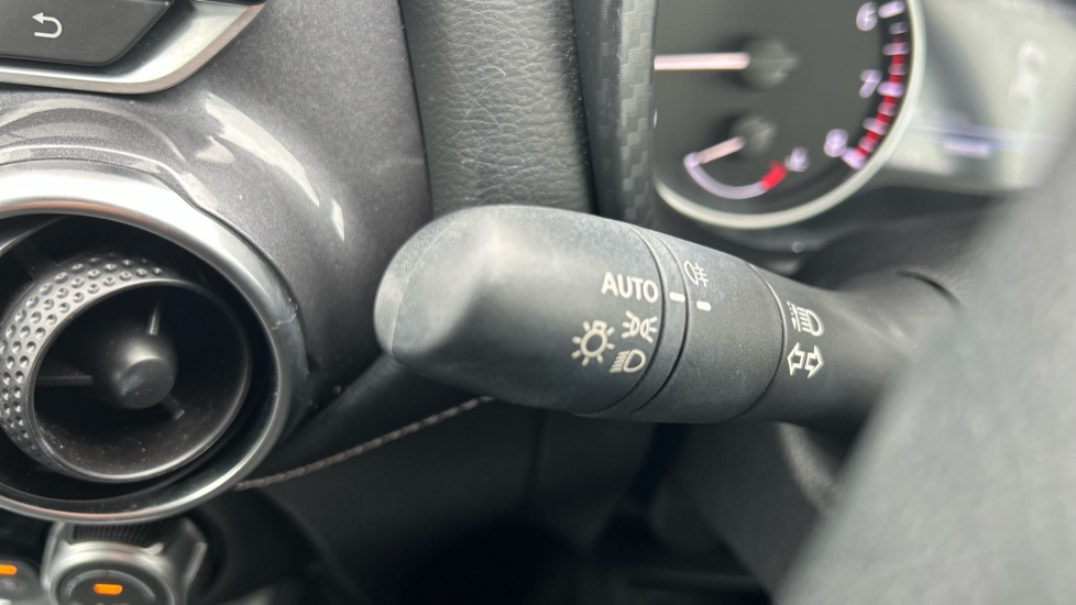 Nissan Juke 1.0 DiG-T 114 N-Connecta 5dr Petrol Hatchback - Image 34