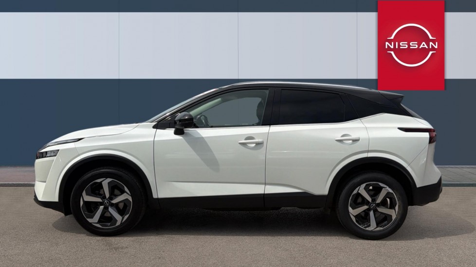 Nissan Qashqai 1.3 DiG-T MH N-Connecta 5dr Petrol Hatchback - Image 5