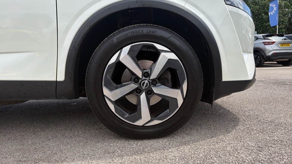 Nissan Qashqai 1.3 DiG-T MH N-Connecta 5dr Petrol Hatchback - Image 7