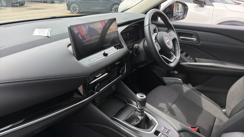 Nissan Qashqai 1.3 DiG-T MH N-Connecta 5dr Petrol Hatchback - Image 9