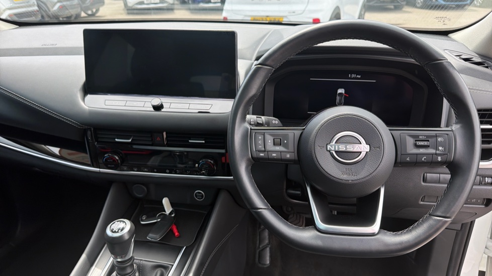 Nissan Qashqai 1.3 DiG-T MH N-Connecta 5dr Petrol Hatchback - Image 10