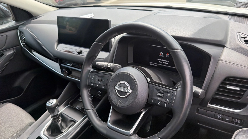 Nissan Qashqai 1.3 DiG-T MH N-Connecta 5dr Petrol Hatchback - Image 11