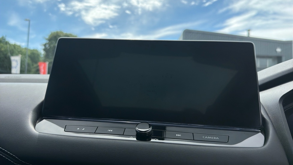Nissan Qashqai 1.3 DiG-T MH N-Connecta 5dr Petrol Hatchback - Image 12