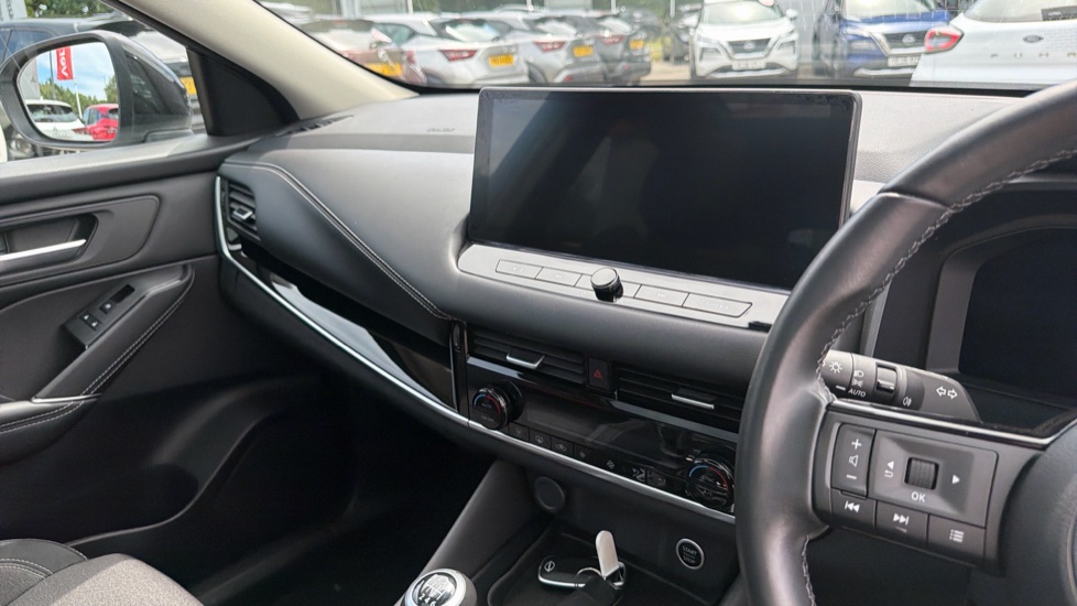 Nissan Qashqai 1.3 DiG-T MH N-Connecta 5dr Petrol Hatchback - Image 14
