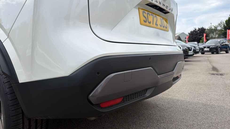 Nissan Qashqai 1.3 DiG-T MH N-Connecta 5dr Petrol Hatchback - Image 22