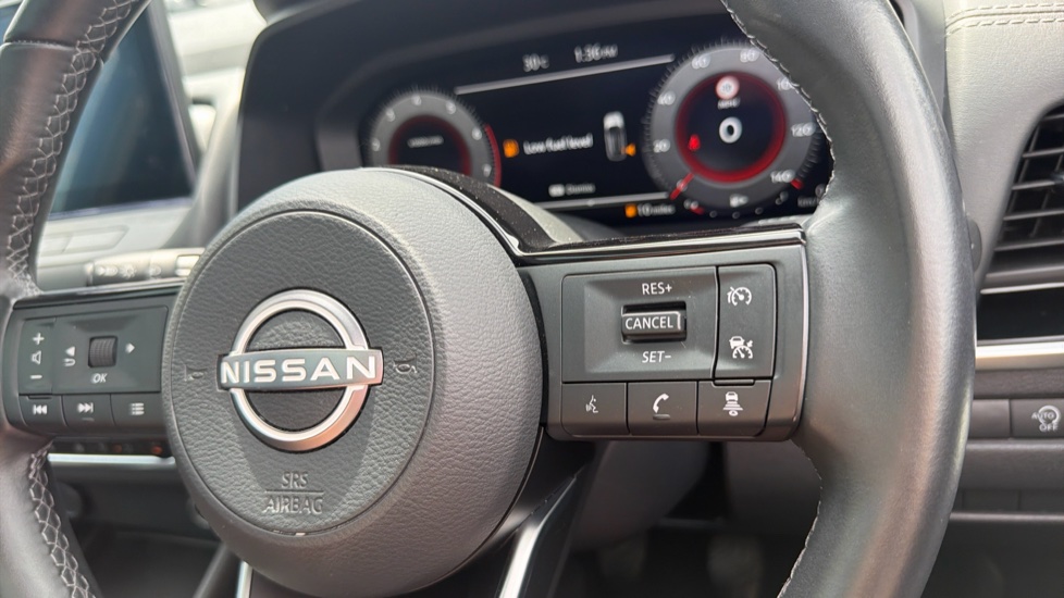 Nissan Qashqai 1.3 DiG-T MH N-Connecta 5dr Petrol Hatchback - Image 32