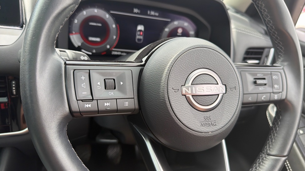 Nissan Qashqai 1.3 DiG-T MH N-Connecta 5dr Petrol Hatchback - Image 33
