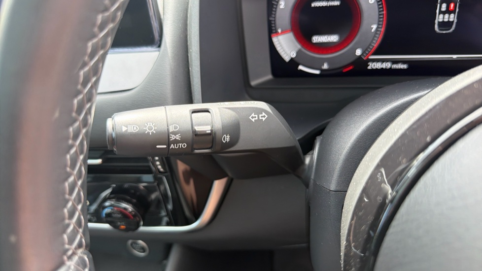 Nissan Qashqai 1.3 DiG-T MH N-Connecta 5dr Petrol Hatchback - Image 34
