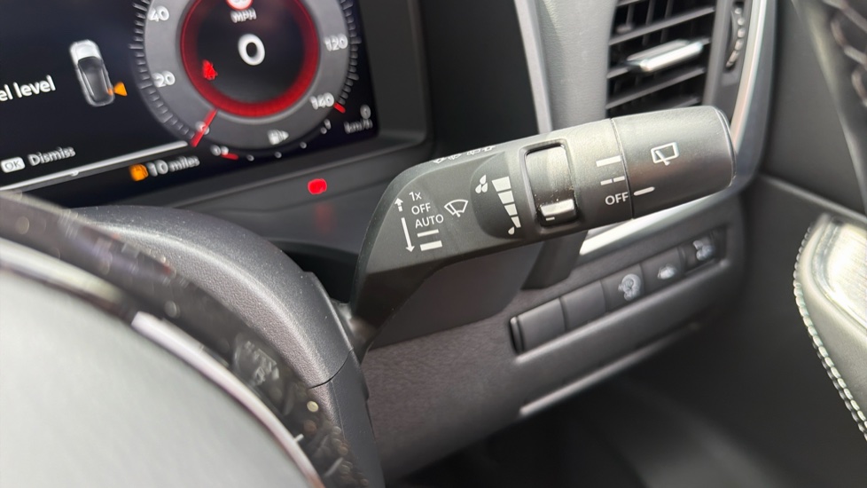 Nissan Qashqai 1.3 DiG-T MH N-Connecta 5dr Petrol Hatchback - Image 35