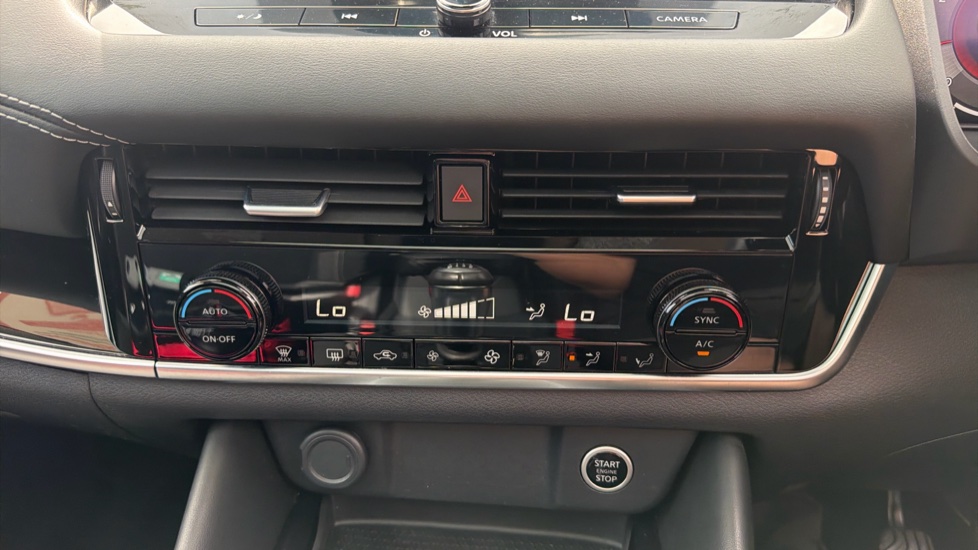 Nissan Qashqai 1.3 DiG-T MH N-Connecta 5dr Petrol Hatchback - Image 41