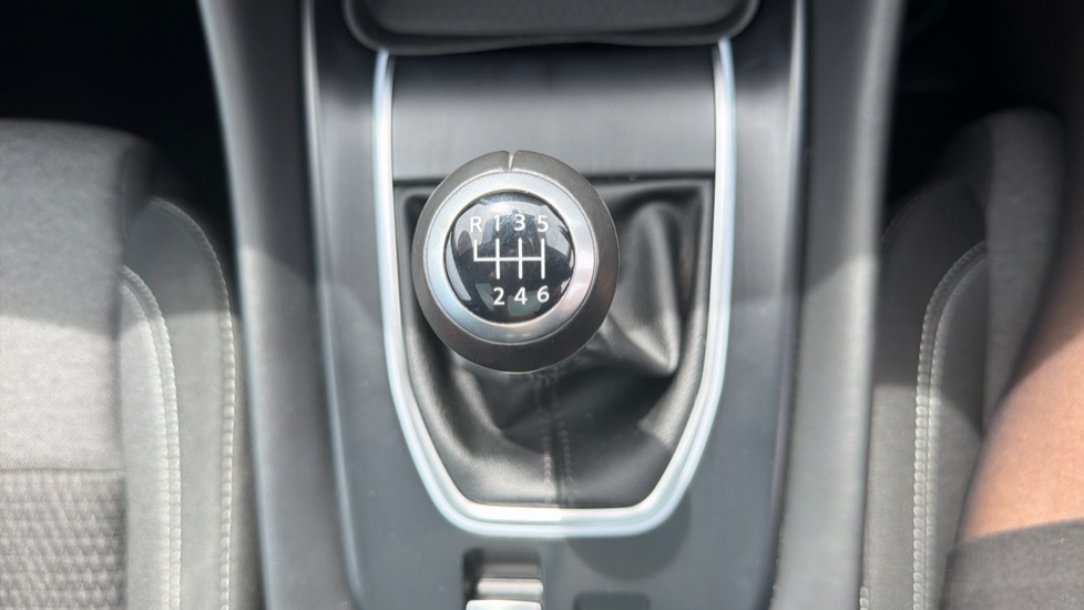 Nissan Qashqai 1.3 DiG-T MH N-Connecta 5dr Petrol Hatchback - Image 44