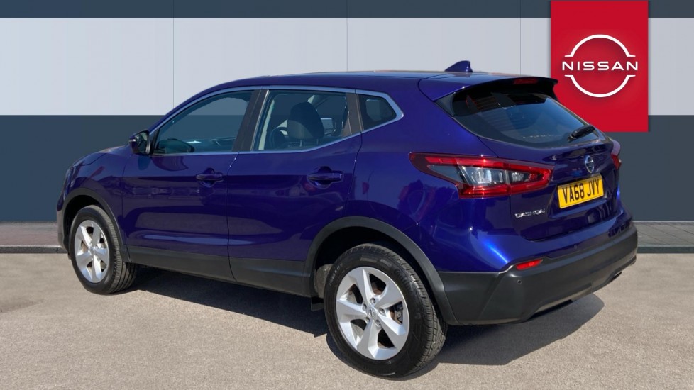 Nissan Qashqai 1.3 DiG-T Acenta Premium 5dr Petrol Hatchback - Image 2