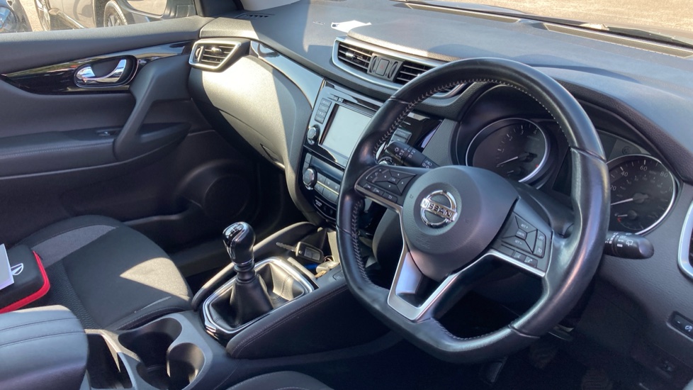 Nissan Qashqai 1.3 DiG-T Acenta Premium 5dr Petrol Hatchback - Image 11