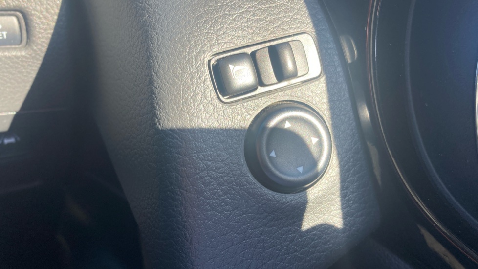 Nissan Qashqai 1.3 DiG-T Acenta Premium 5dr Petrol Hatchback - Image 24