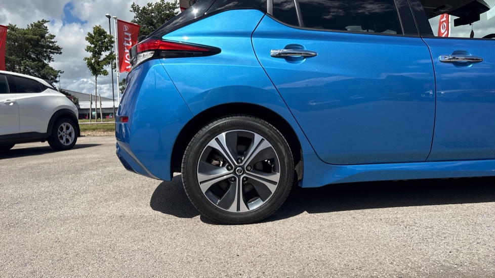 Nissan LEAF 160kW e+ Tekna 62kWh 5dr Auto Electric Hatchback - Image 7