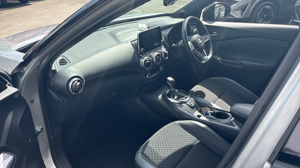 Nissan Juke 1.0 DiG-T 114 N-Connecta 5dr DCT Petrol Hatchback - Image 9