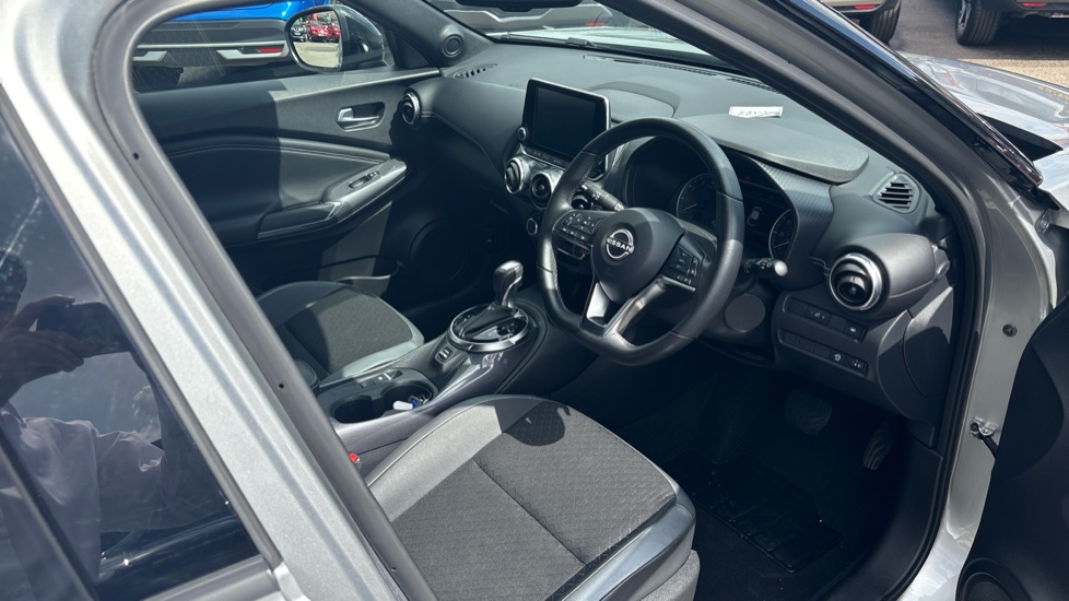 Nissan Juke 1.0 DiG-T 114 N-Connecta 5dr DCT Petrol Hatchback - Image 11