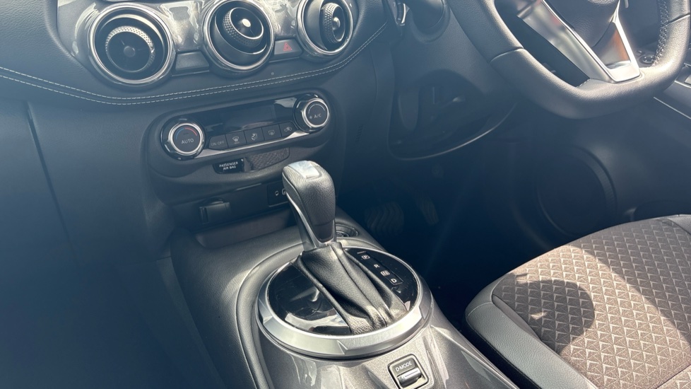 Nissan Juke 1.0 DiG-T 114 N-Connecta 5dr DCT Petrol Hatchback - Image 13