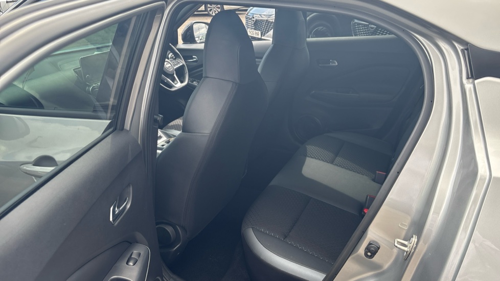 Nissan Juke 1.0 DiG-T 114 N-Connecta 5dr DCT Petrol Hatchback - Image 16